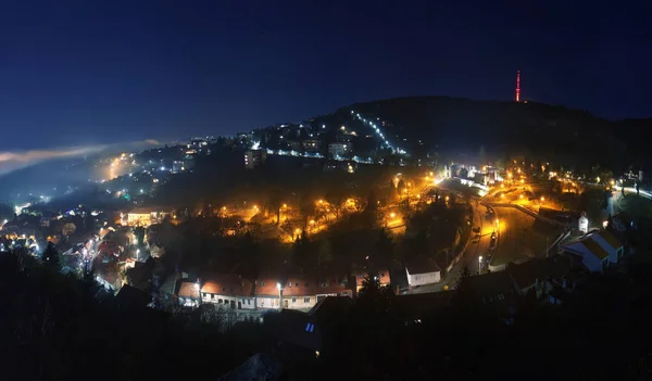 Gece Sisli Şehir Yukarıdan — Stok fotoğraf