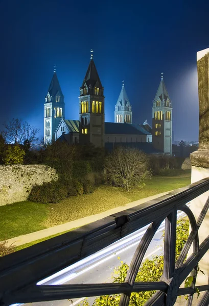 Vier Türme Der Christlichen Kathedrale Mit Ampeln Pecs Ungarn — Stockfoto