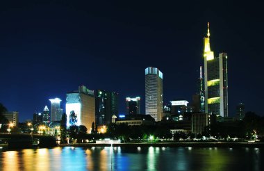 Frankfurt am Main cityscape geceleri