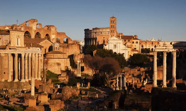 イタリア ローマでのローマフォーラムの遺跡 — ストック写真