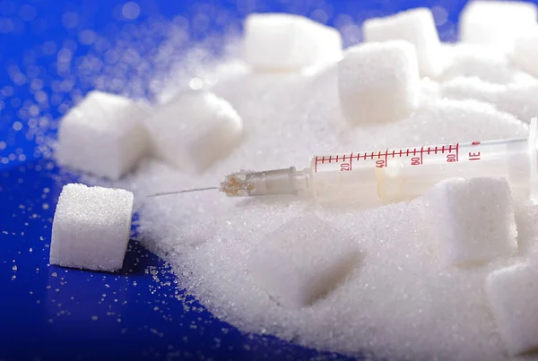 インシュリン注射白砂糖の山 — ストック写真