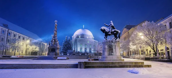 ハンガリーのペックスで冬のSzechenyi広場 — ストック写真