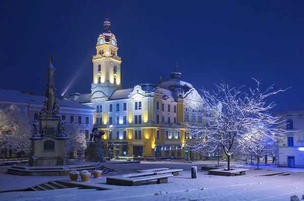Pecs市政厅在冬季的夜晚 — 图库照片