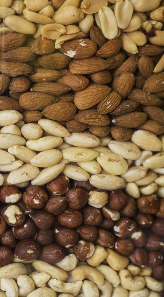 Glas Voll Mit Ölsaaten Mandeln Haselnüssen Und Cashewnüssen — Stockfoto