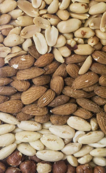 Glas Voll Mit Ölsaaten Mandeln Haselnüssen Und Cashewnüssen — Stockfoto