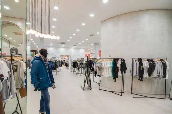 Modern store in shopping mall — Stock Photo, Image