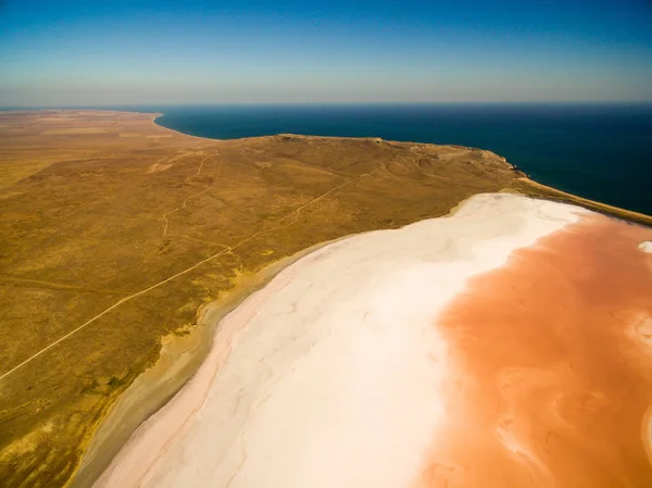 Lac salé rose Koyashskoe en Crimée — Photo