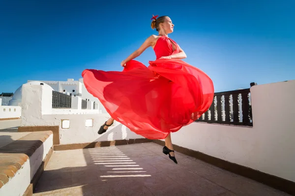 Flamenco dancer leaping — Stock Photo, Image