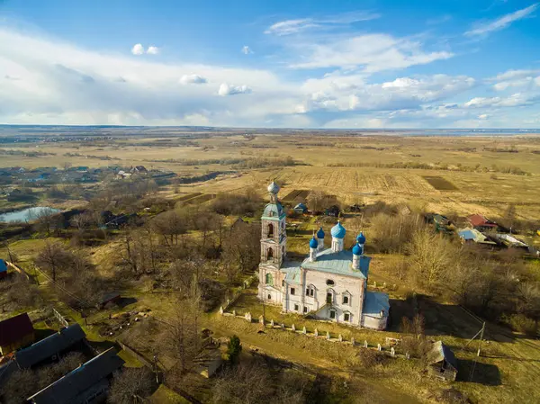 Вид сверху на церковь — стоковое фото