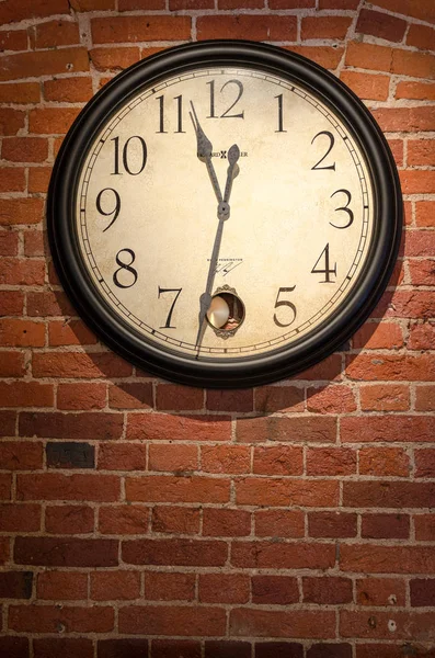 アンティーク時計ビンテージ レトロなスタイル — ストック写真