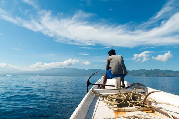 ボートに乗って漁師 — ストック写真