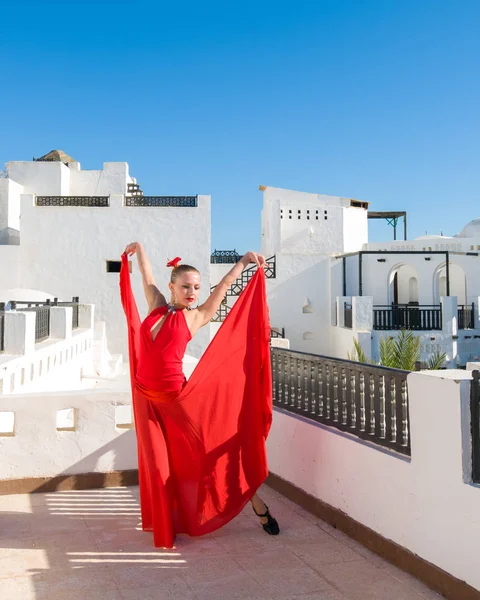 Rote Flamenco-Tänzerin — Stockfoto