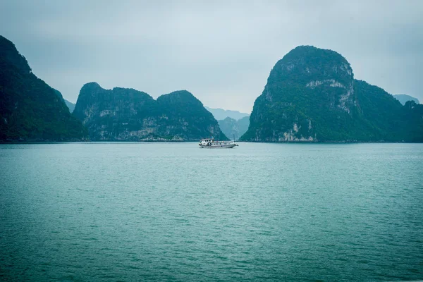 Vista della baia di Halong — Foto Stock