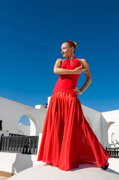 Flamenco dancer in red — Stock Photo, Image