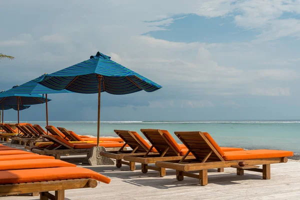 Sunbeds at the beach — Stock Photo, Image