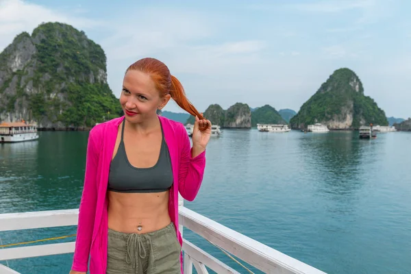 Turista na Halong Bay — Stock fotografie