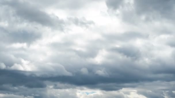 Bewegen schwerer Wolken — Stockvideo