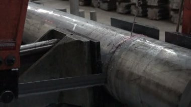 Metal testere çelik çubuğu keser