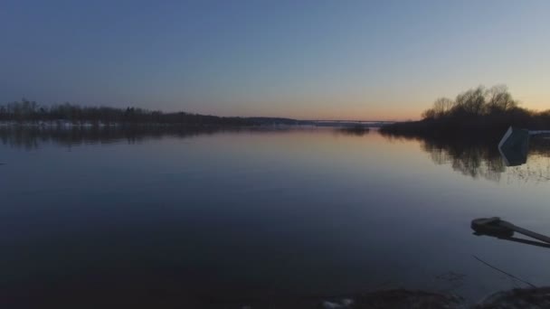 Survoler la belle rivière en haute mer 