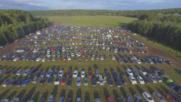 Grande estacionamento no festival de música ao ar livre — Vídeo de Stock