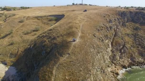 Vue du haut vers le bas de la côte maritime — Video