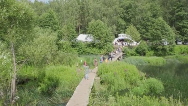 Trh řemesel a umění na hudebním festivalu — Stock video