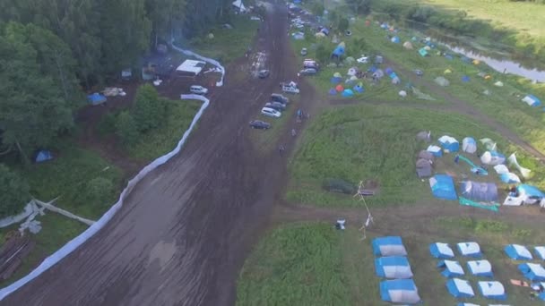 Drone tiro acima das tendas do festival — Vídeo de Stock