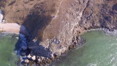 Deniz kıyısının yukarıdan aşağı manzarası