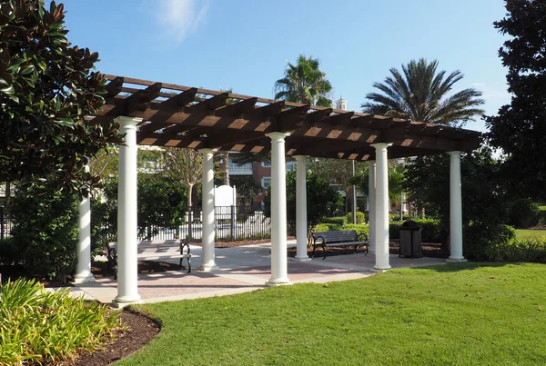 Outdoor pavilion surrounded by trees — Stock Photo, Image