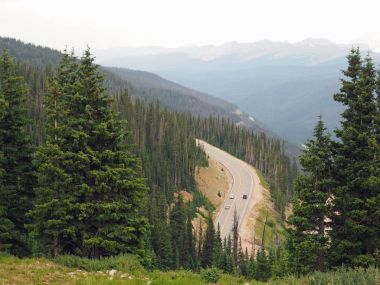 Colorado dağlarında yol