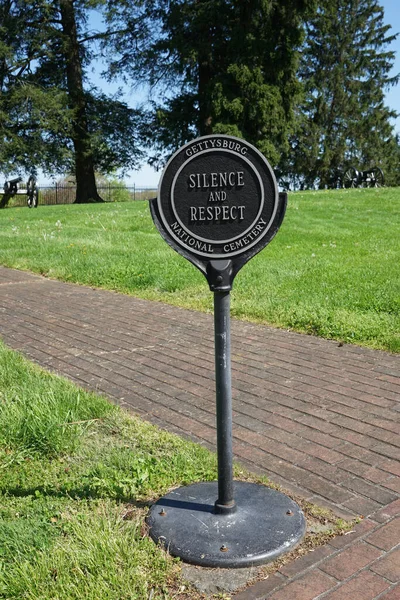 Gettysburg Ulusal Mezarlığı Nda Sessizlik Saygı Talep Eden Bir Tabela — Stok fotoğraf