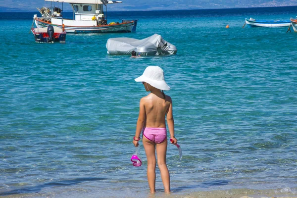 Niña en la playa del mar —  Fotos de Stock