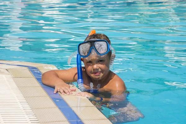 Menino Água Com Equipamento Mergulho — Fotografia de Stock