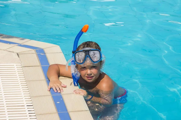 Chlapeček Vodě Potápěčským Vybavením — Stock fotografie