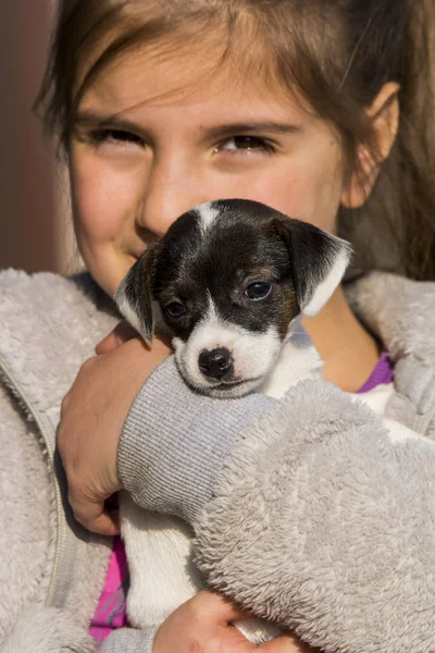 Hermosa Niña Con Perro —  Fotos de Stock