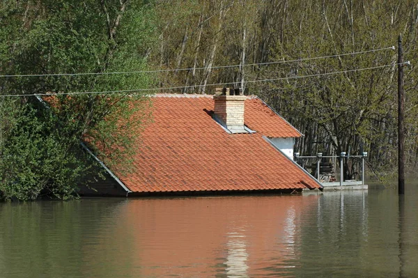 Σπίτι Βυθισμένο Στην Πλημμύρα — Φωτογραφία Αρχείου