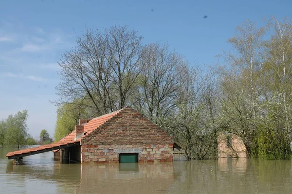 Casa Scufundată Inundații — Fotografie, imagine de stoc