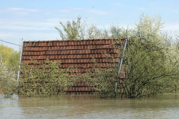 Huis Ondergedompeld Overstroming Rechtenvrije Stockafbeeldingen