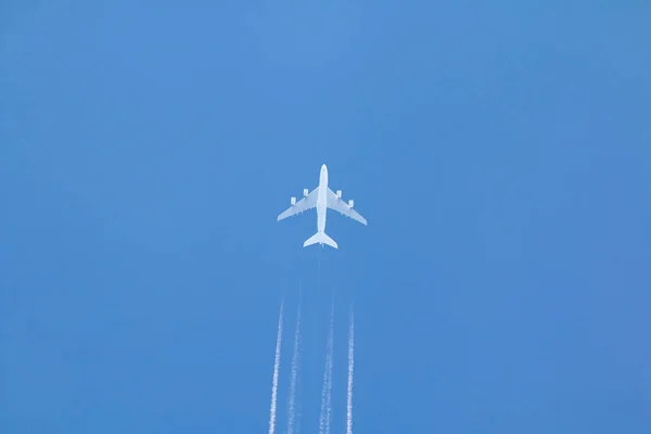Avion Jet et Contrail — Photo