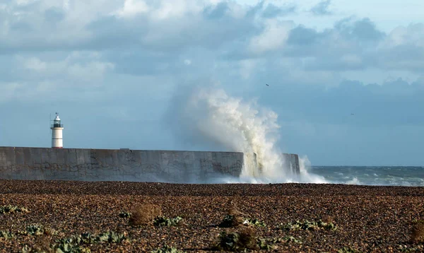 Lighthouse and Waves — Stock Photo, Image