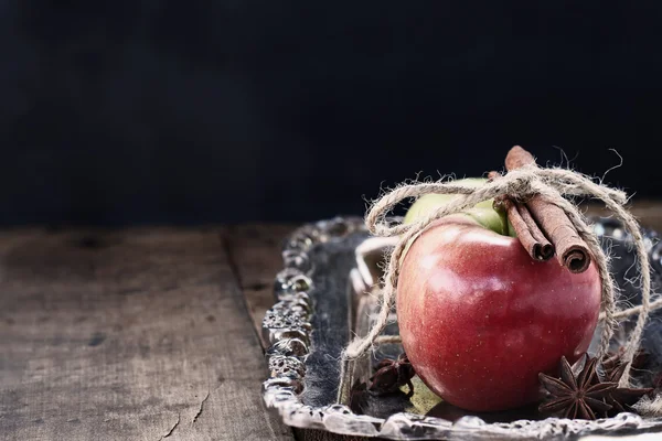 Кориці і яблука — стокове фото