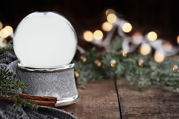 Rustieke lege zilveren sneeuwbol — Stockfoto