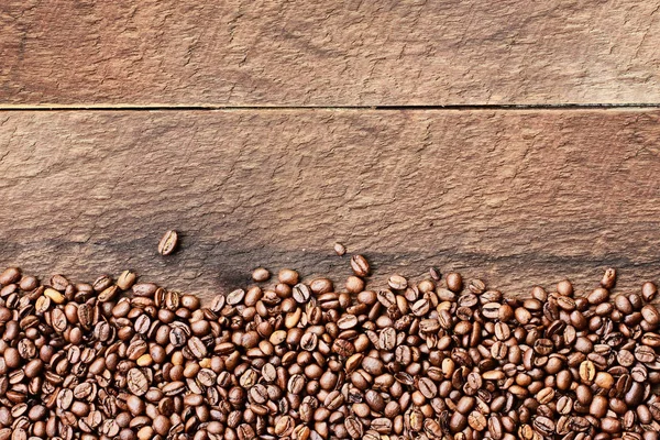 Latar Belakang Kopi Kacang di Atas Meja Kayu — Stok Foto