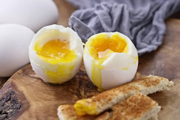 Weich gekochte Eier zum Frühstück — Stockfoto