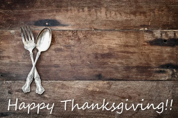 Antik evőeszközök és a Happy Thanksgiving szöveg felett fa főleg CIG — Stock Fotó