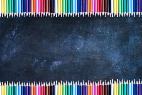 Chalkboard Texture Background with Rows of Colored Pencils — Stock Photo, Image