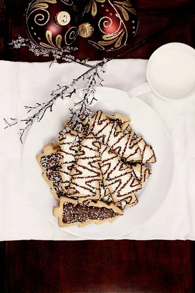 Flatlay julgran kakor och mjölk — Stockfoto