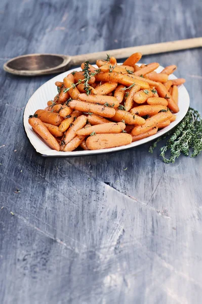 Sweet honung glaserade minimorötter — Stockfoto