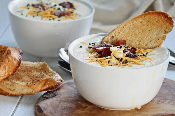 Sopa de batata fresca com pão — Fotografia de Stock