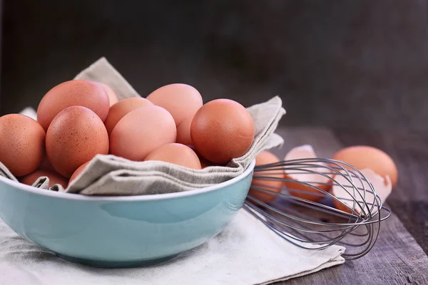 無料の範囲の卵をブラウン — ストック写真